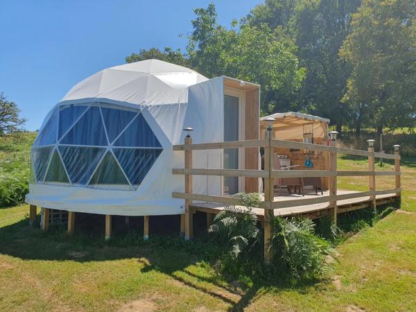 Moulin offrant une grande maison familiale avec potentiel pour gîte, camping ou restaurant