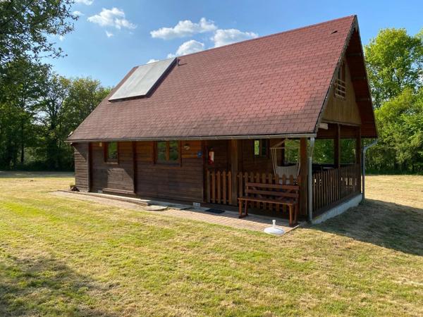 Moulin offrant une grande maison familiale avec potentiel pour gîte, camping ou restaurant
