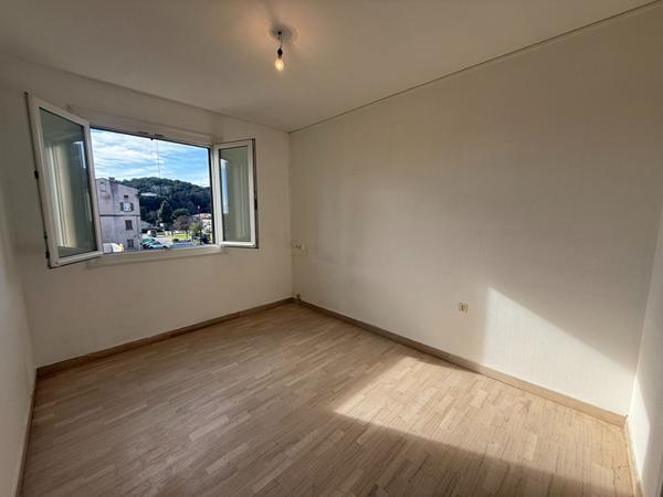 Appartement T4 (83 m²) à louer à PENTA DI CASINCA