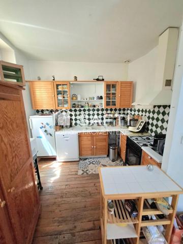 Maison de ville avec une terrasse + une cour intérieur