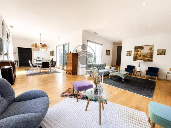 Vente                                                      Villa
                        
                     8 pièces                      210 m2                     à Saint-Clément-de-Rivière