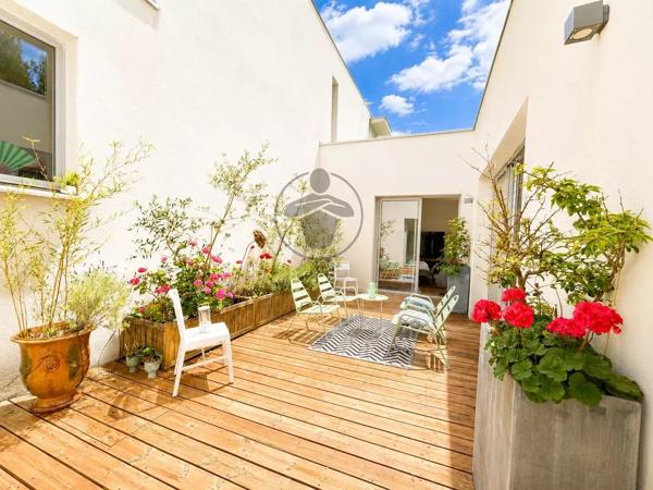 Vente                                                      Villa
                        
                     8 pièces                      210 m2                     à Saint-Clément-de-Rivière