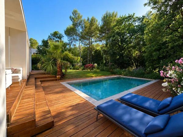 Vente                                                      Villa
                        
                     8 pièces                      210 m2                     à Saint-Clément-de-Rivière
