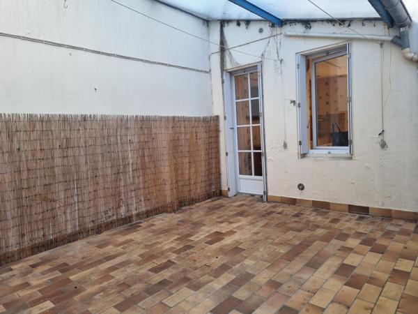 Appartement
                                                                                                                                                                                                                                                                                                                        2 pièce(s)                                                                                                                                                                                                          1 chambre(s)                                                                                                                                                                                                          64.6  m²