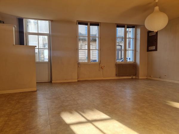 Appartement
                                                                                                                                                                                                                                                                                                                        2 pièce(s)                                                                                                                                                                                                          1 chambre(s)                                                                                                                                                                                                          64.6  m²
