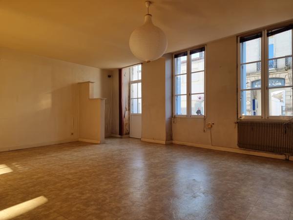 Appartement
                                                                                                                                                                                                                                                                                                                        2 pièce(s)                                                                                                                                                                                                          1 chambre(s)                                                                                                                                                                                                          64.6  m²