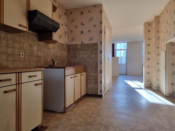 Appartement
                                                                                                                                                                                                                                                                                                                        2 pièce(s)                                                                                                                                                                                                          1 chambre(s)                                                                                                                                                                                                          64.6  m²