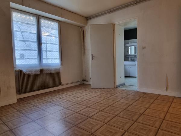 Appartement
                                                                                                                                                                                                                                                                                                                        2 pièce(s)                                                                                                                                                                                                          1 chambre(s)                                                                                                                                                                                                          64.6  m²