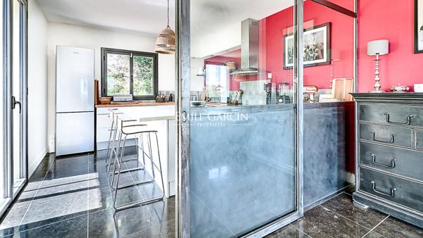 A vendre - Villeneuve Lès Avignon - Maison -piscine- vue mont ventoux- 5 chambres -terrain 1000 m²