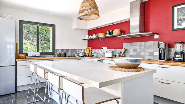 A vendre - Villeneuve Lès Avignon - Maison -piscine- vue mont ventoux- 5 chambres -terrain 1000 m²