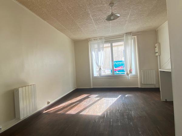 À LOUER - LOCAL - BALLANCOURT