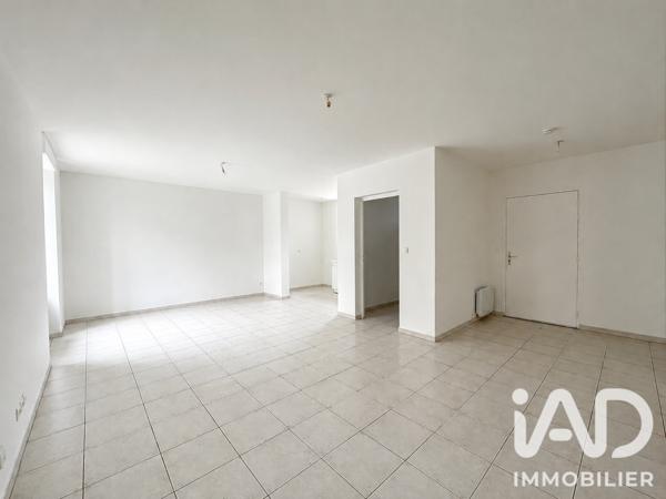 Location appartement 3 pièces 79 m² La Roche-Jaudy