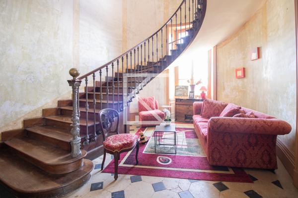 CHÂTEAU STYLE RENAISSANCE AVEC GÎTES ET DÉPENDANCES