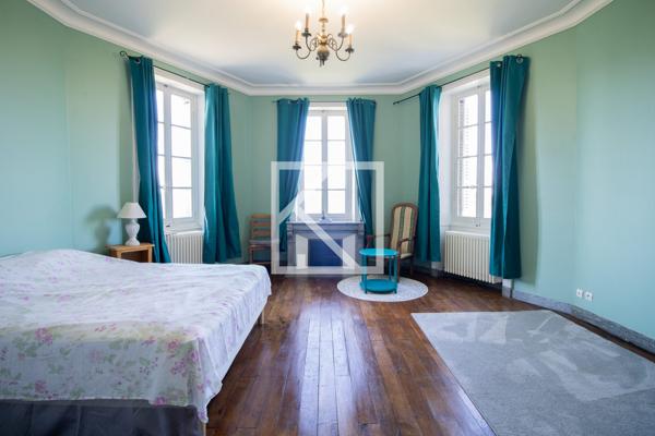CHÂTEAU STYLE RENAISSANCE AVEC GÎTES ET DÉPENDANCES