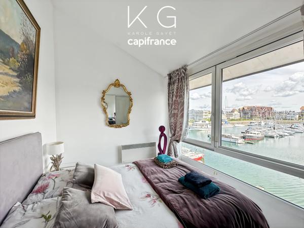 Port-Deauville à vendre appartement 104 m2 3 chambres avec terrasse exposée sud-est et vue panoramique sur le bassin