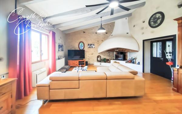 Dpt Hérault (34), à vendre à PAULHAN, maison vigneronne T5 205m² avec garage de 130m² et studio indépendant de 35m² - Terrain de 510 m2