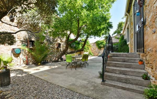 Dpt Hérault (34), à vendre à PAULHAN, maison vigneronne T5 205m² avec garage de 130m² et studio indépendant de 35m² - Terrain de 510 m2