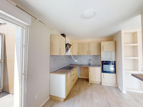 LIVRY-GARGAN, PENTHOUSE AU DERNIER ÉTAGE AVEC TERRASSE, DOUBLE STATIONNEMENT EN SOUS-SOL ET DPE C