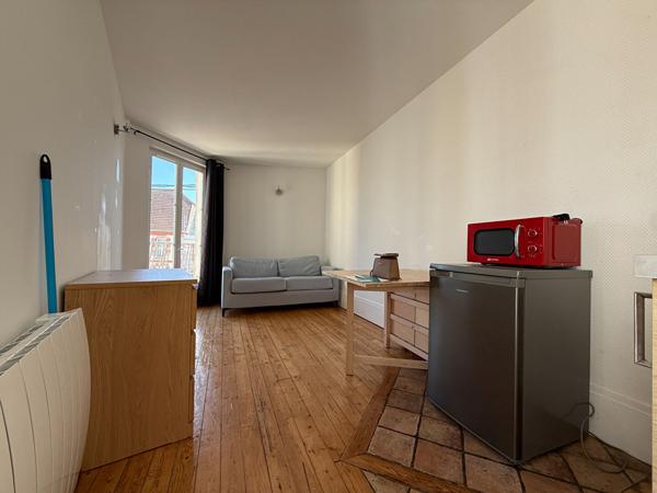 Studio meublé en plein coeur de Dourdan - 580€ CC