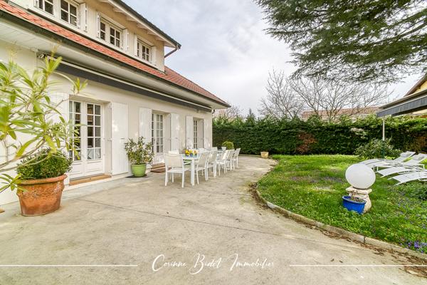 Maison 8 pièces - 320 m²