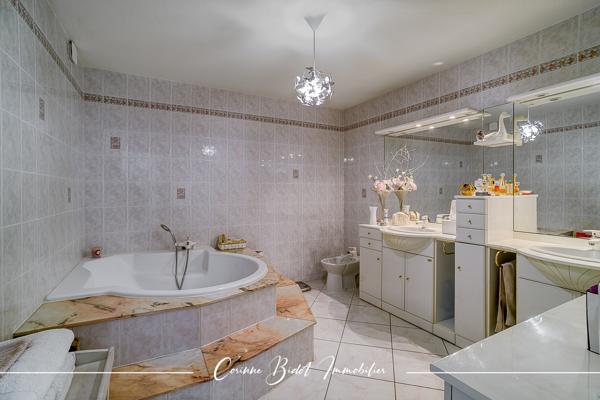 Maison 8 pièces - 320 m²