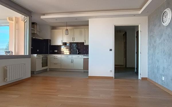 Appartement à vendre    4 pièces • 82 m2 Saint-Genis-Laval