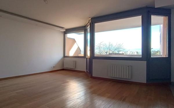 Appartement à vendre    4 pièces • 82 m2 Saint-Genis-Laval