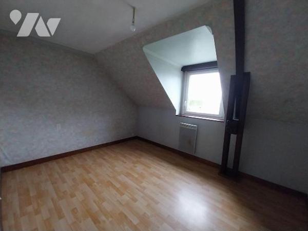 VAL D'IZE, en sortie de bourg, charmante maison en pierres sous ardoises, d'environ 115 m2 Hab....