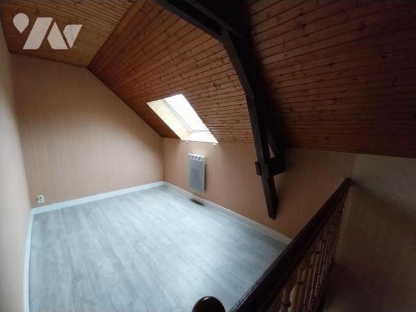 VAL D'IZE, en sortie de bourg, charmante maison en pierres sous ardoises, d'environ 115 m2 Hab....