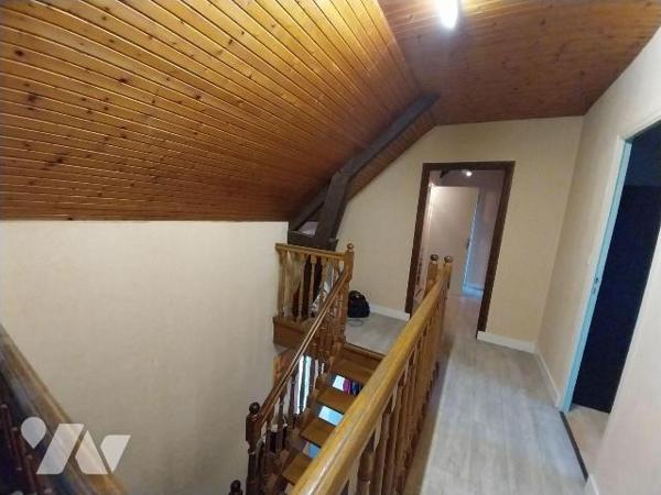 VAL D'IZE, en sortie de bourg, charmante maison en pierres sous ardoises, d'environ 115 m2 Hab....