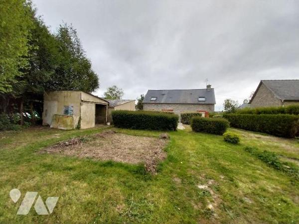 VAL D'IZE, en sortie de bourg, charmante maison en pierres sous ardoises, d'environ 115 m2 Hab....