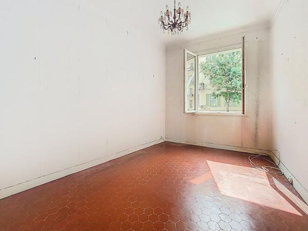 NICE RIQUIER  3 PIÈCES DE 65 M²