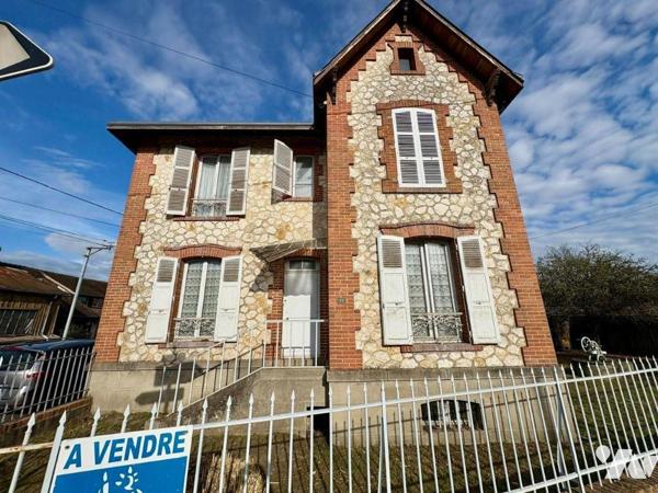 Située dans le village de Souesmes (41), cette jolie meulière de 68 m², sur un terrain de 263 m...