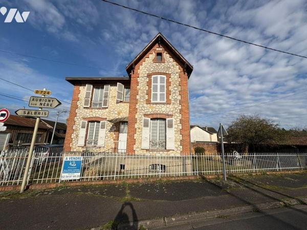 Située dans le village de Souesmes (41), cette jolie meulière de 68 m², sur un terrain de 263 m...