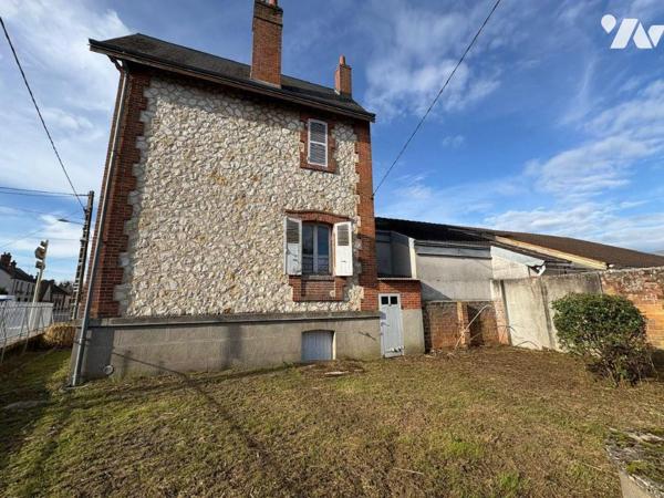 Située dans le village de Souesmes (41), cette jolie meulière de 68 m², sur un terrain de 263 m...