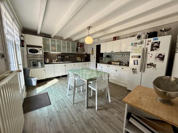 Le charme de l'ancien, le confort d'une rénovation soignée et un extérieur pensé pour profiter… sans les contraintes d'un grand terrain à entretenir.