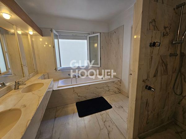 CANET PLAGE - CÔTÉ SUD - VENTE APPARTEMENT PRIVÉ FACE MER - TERRASSE PANORAMIQUE dans Villa année 1970