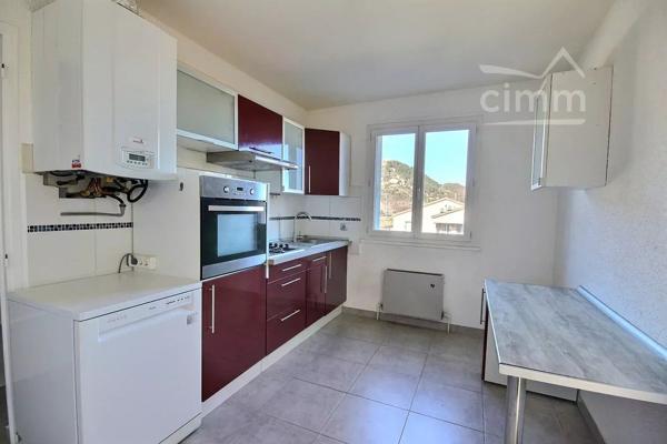 APPARTEMENT F3 de 72.41m²au 2ème et dernier étage.