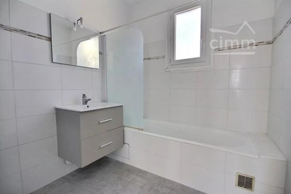 APPARTEMENT F3 de 72.41m²au 2ème et dernier étage.
