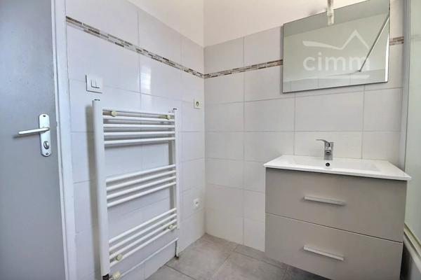 APPARTEMENT F3 de 72.41m²au 2ème et dernier étage.