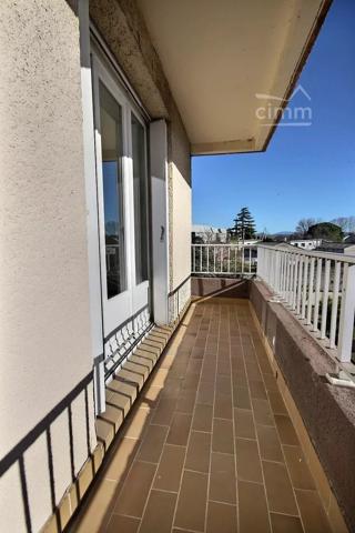 APPARTEMENT F3 de 72.41m²au 2ème et dernier étage.
