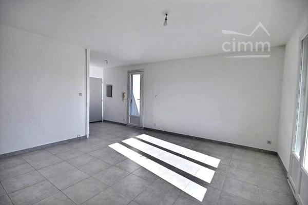 APPARTEMENT F3 de 72.41m²au 2ème et dernier étage.