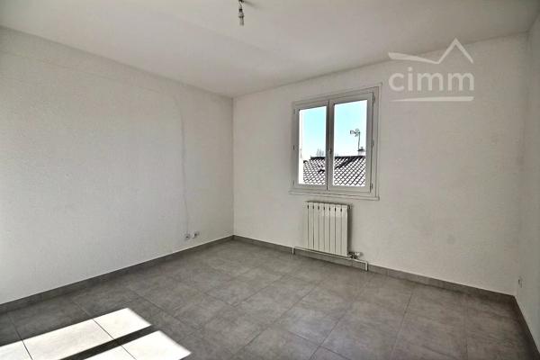 APPARTEMENT F3 de 72.41m²au 2ème et dernier étage.