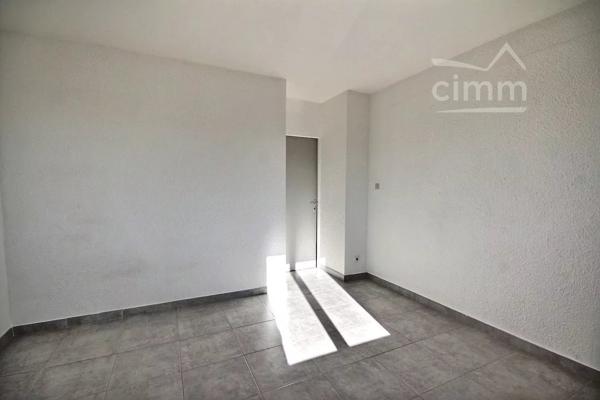APPARTEMENT F3 de 72.41m²au 2ème et dernier étage.