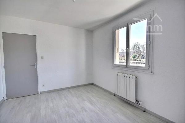 APPARTEMENT F3 de 72.41m²au 2ème et dernier étage.