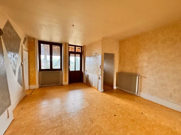 Ensemble immobilier à rénover / Fort potentiel / Trenal (39570) 123 m²