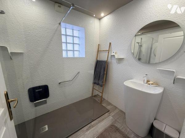 Maison d'habitation construite sur 2 étages 4 chambres