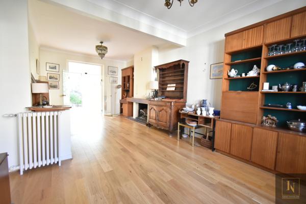 Maison
                                                                                                                                                                                                                                                                                                                        7 pièce(s)                                                                                                                                                                                                          4 chambre(s)                                                                                                                                                                                                          150  m²