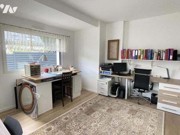 Baden – Maison d'architecte de plain-pied - vue bois privé - fond d'impasse