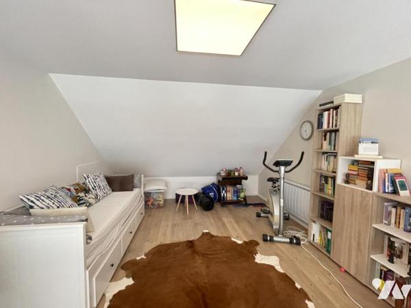 Baden – Maison d'architecte de plain-pied - vue bois privé - fond d'impasse